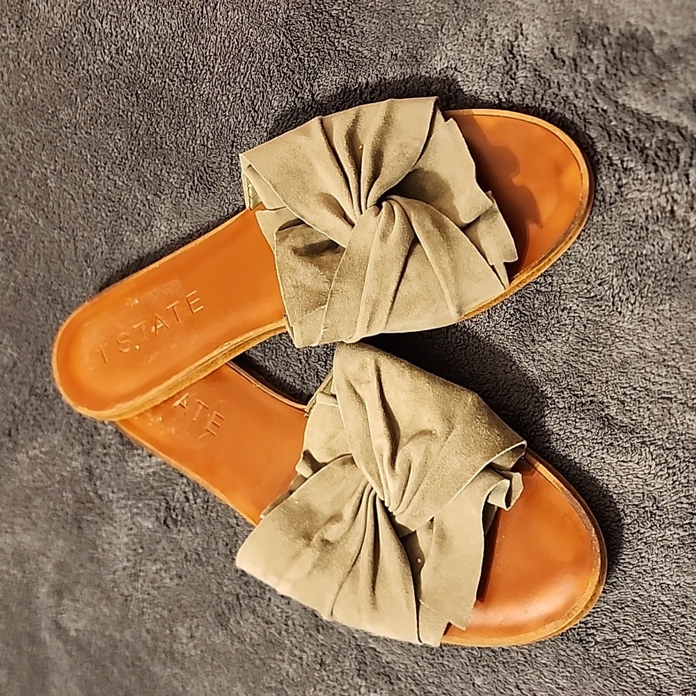 Women's size 8.5 Green sandles. Brand 1.State